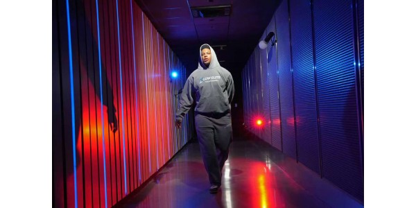 Kyle Lowry siger farvel til Raptors, hans trøje nr. 7 for evigt i Toronto. Kyle Lowry siger farvel til Raptors, hans trøje nr. 7 for evigt i Toronto.